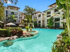 Temple 121 Modern Spacious Palm Cove 2 Brm 2 Bth Resort Apartment With Courtyard