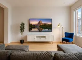 5 Bedroom Estate that Sleeps17 with 65 inch TV with Free Parking