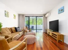 Ground Floor Apartment with Park Views, Kingston - Hosted by Canstay