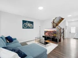 Entire2Storey with Trampoline, PingPong, 65 inch TV and EnclosedYard