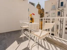 Charming Studio & 1BR Apartments Near Sea by Beyond air! Great Location!