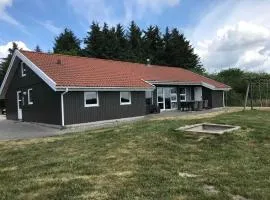 Spacious Holiday Home In West Jutland