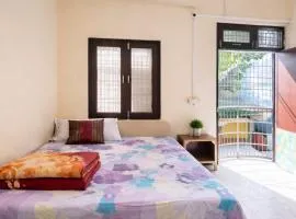2BHK Bake Bihari Homestay Near Prem Mandir