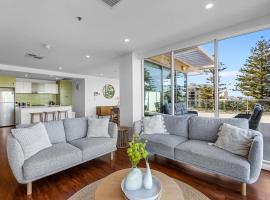 Stylish 2-Bed with Terrace 3-min Walk to Beach, hotel a Glenelg