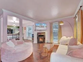 The Allen House - Chic and Colorful 3BR Downtown Ellicottville
