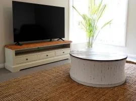 Sizable 4BDR Modern Home Denman
