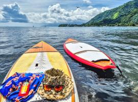 Studio Tropical - climatisé - vue mer et montagnes - canoes et paddle offerts ! Teahupo'o Lodge Tahiti, khách sạn ở Teahupoo
