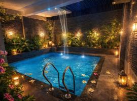 Elegance Hill View Villa 3BHK, Swimming Pool, hotel u gradu Udajpur