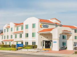 Comfort Inn & Suites Ventura Beach, хотел в Вентура