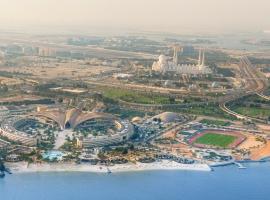 ERTH Abu Dhabi Hotel, hotel com piscina em Abu Dhabi