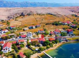 Beautiful Apartment In Dinjiska With Wifi