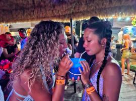 Revolution Hostel Koh Tao, ξενοδοχείο στο Κο Τάο