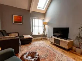 Stylish Tenby Apartment, Great Location, Parking