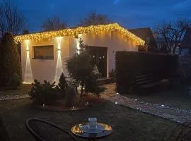 Útulný záhradný domček pre 2 osoby pri SLOVENSKOM RAJI