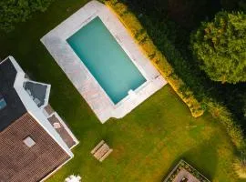 Wishome-ViIla con piscina en Comillas con servicios de hotel