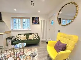 Stylish & Central Design Apartment- 3 Beds