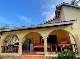 KaribuNyumbani 3 bedroom Own compound, hotel i Watamu