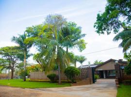 Beverly Hills Guest House and Lodges, hotel i Kwekwe