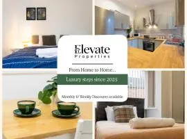 Large property, sleeps 8, Free Parking & Next to Alton Towers