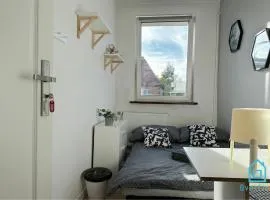 Lambert Room - Peaceful Retreat, 10 Minutes to Gdańsk Old Town & Seaside