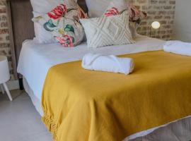 Boutique Apartment at Pont de Val, hotel din Parys
