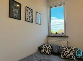 Waza Room - Peaceful Retreat, 10 Minutes to Gdańsk Old Town & Seaside