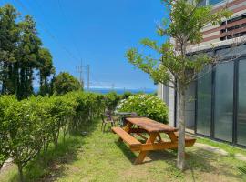 실속형 독채 - 제주 애월 바다 전망 4룸 하우스 - 넓은 마당, 8인 식탁, hotel di Changjŏn-ni