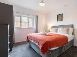 Large House , Free Parking , Alton Towers