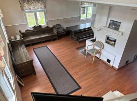 Affordable, spacious house with good amenities!, hotel 