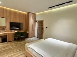 Hamsun Shahrah-e-Faisal Extension