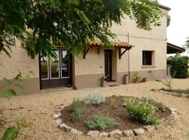 Gîte de groupe Les Vents d'Ange proche de la mer, hotel a Florensac