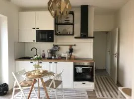 Cozy Apartment Prague Airport- 5 minute drive from AirPort