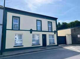 The Old Post Office Holiday Home, Dunmore، فندق في غالواي