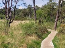 Un morceau de terrain pour ta tente, Hotel in Paimpont