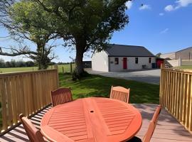 Historic Louisburgh Farm Cottage, hotel in Louisburgh