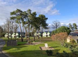 Fully equipped Poussin 12 cottage, hotell i Chaveignes