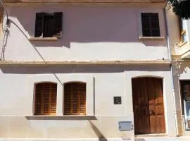 Born 23 - House with Pool in the centre of Lluchmayor. free wifi