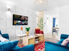 Chic 2 Bedroom Home - King-Size Beds - Garden - Parking 4VC、Minworthのホテル