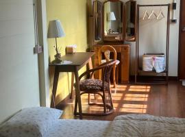 Febb x Vintage Room, hôtel à Ban Ko Takhian