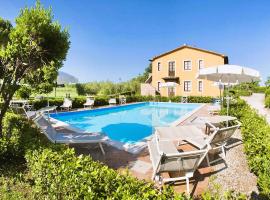Il Borgo di Donoratico, Residence with swimming pool, hotel a Donoratico