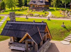 Baśniowy Domek Groń z Jaskinią SPA - Osada Jaworzyny, hotel Tokarnia városában