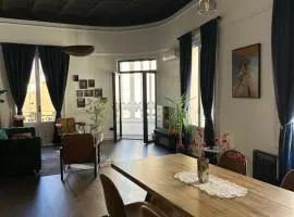 Apartamento histórico con vistas a la iglesia, Casa Giner