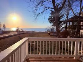 Golden Hour Lakefront Retreat - Fire Pit - Pets