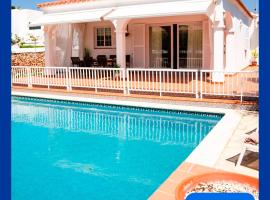 VILLA ANA ARENAL D'en CASTELL, khách sạn ở Es Mercadal