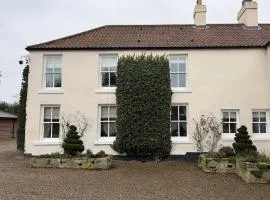 West Cottage, Free Breakfast supplied with free range eggs With log burner