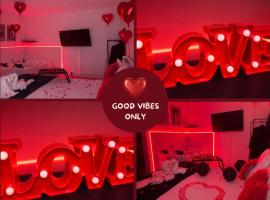 Orléans Centre - LOVE ROOM - Good Vibes Only, hôtel à Orléans