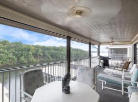 Lakefront Condo Near the State Park, Hotel in Osage Beach