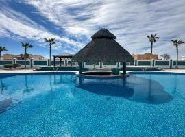 Wake Up Close to the Ocean in this 2BR Condo, hotel en Puerto Peñasco