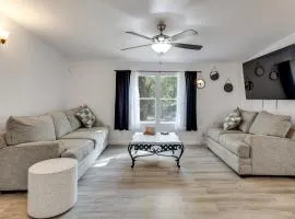 Valrico Retreat with Fire Pit about 18 Mi to Tampa!