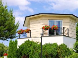 Dom za Tujami 30 min od centrum Poznania Strykowo, hotel en Strykowo